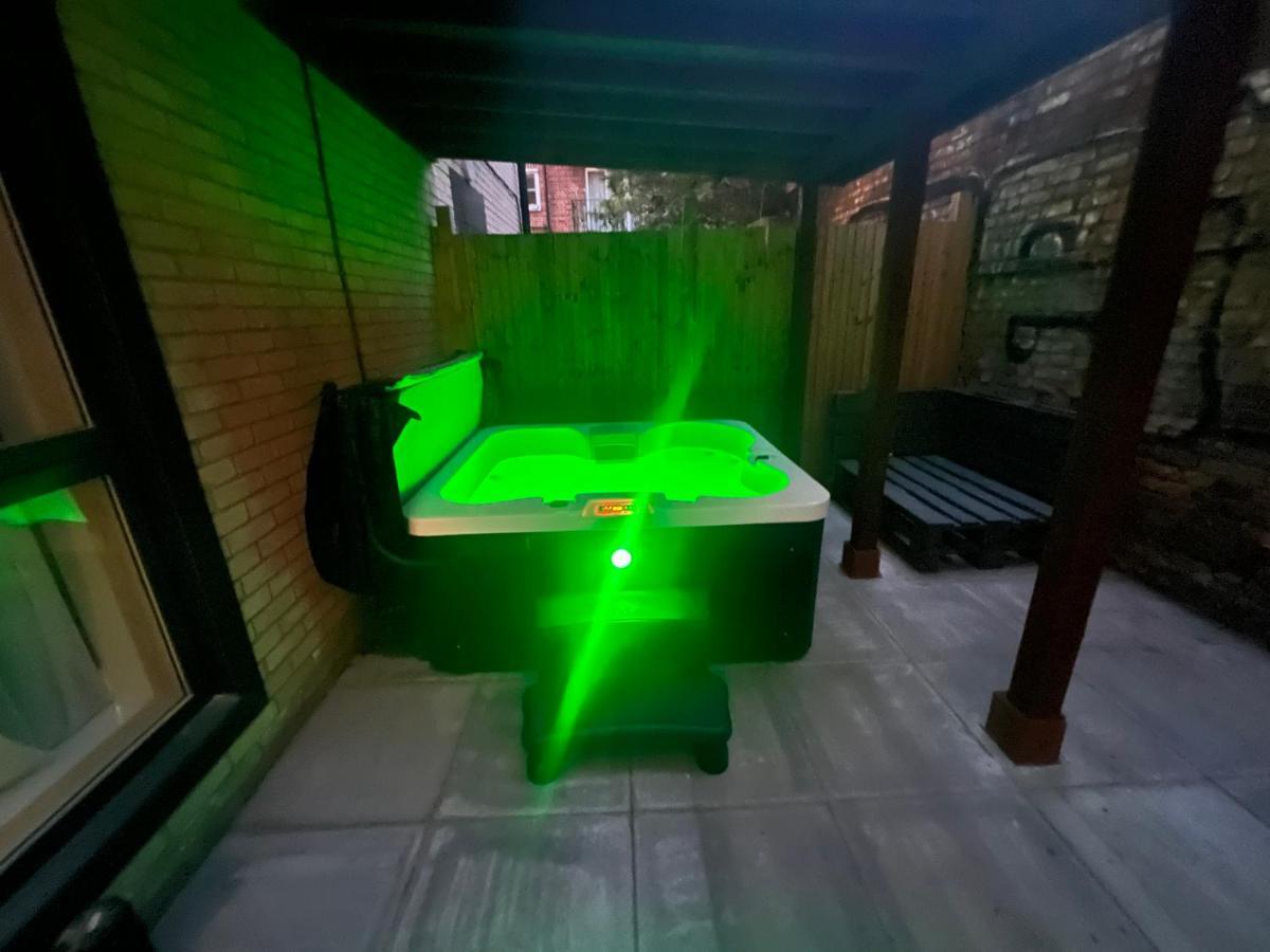 Central London, Jaccuzzi,Newbuild, 2 Bedrooms Two Baths Luaran gambar