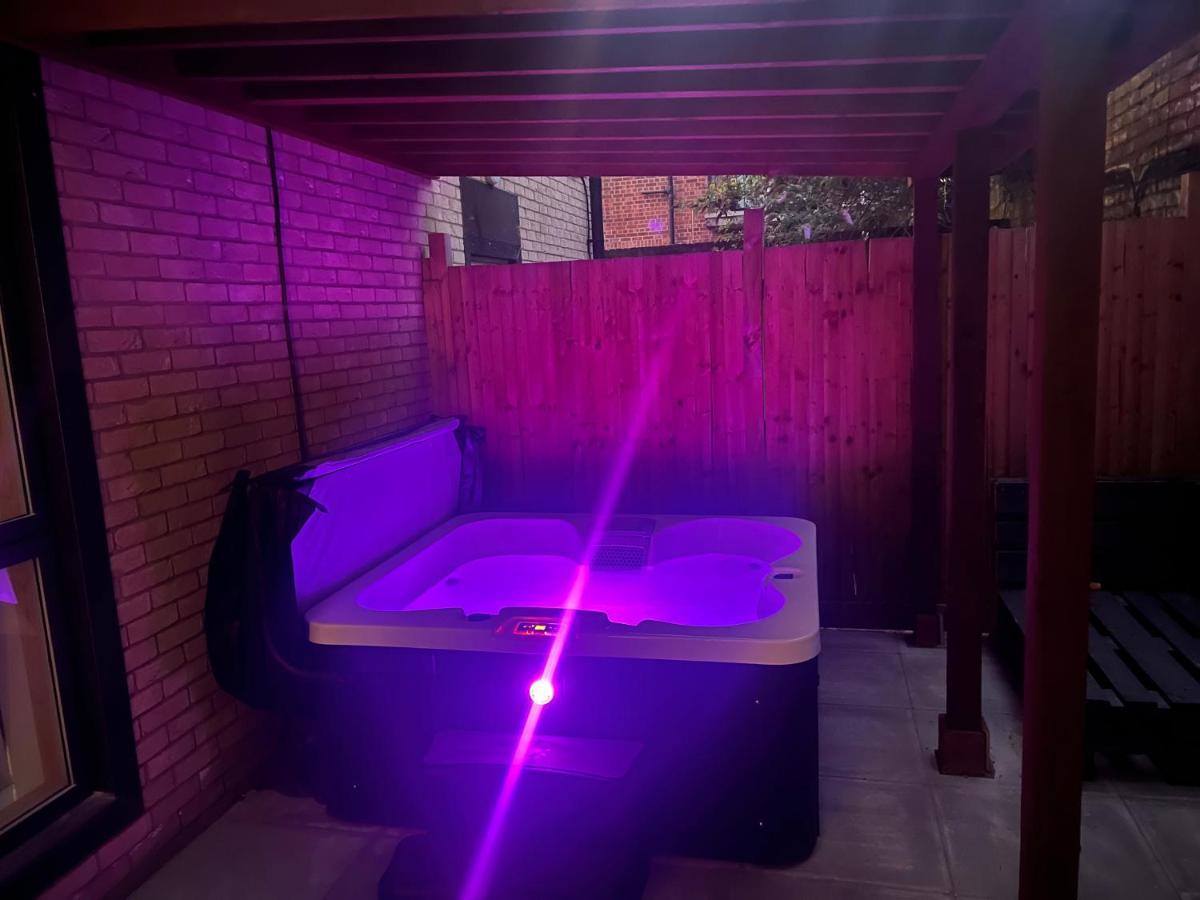 Central London, Jaccuzzi,Newbuild, 2 Bedrooms Two Baths Luaran gambar